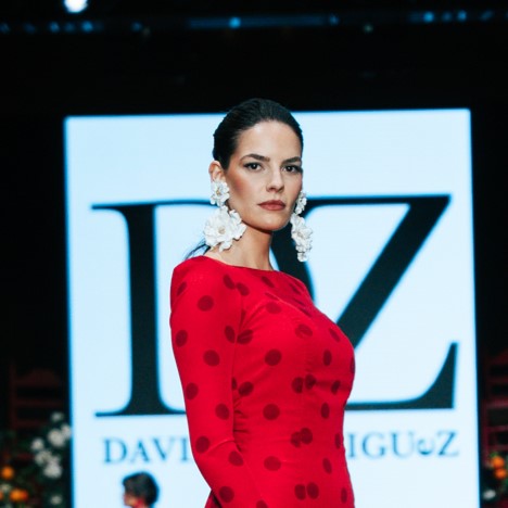 DAVID_RODRIGUEZ2-20-2 pendiente flamenca doble flor XL blanco